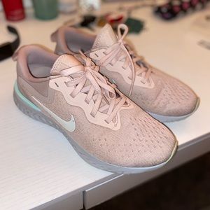 WOMENS NIKE ODYSSEY REACT SHOES SIZE 7